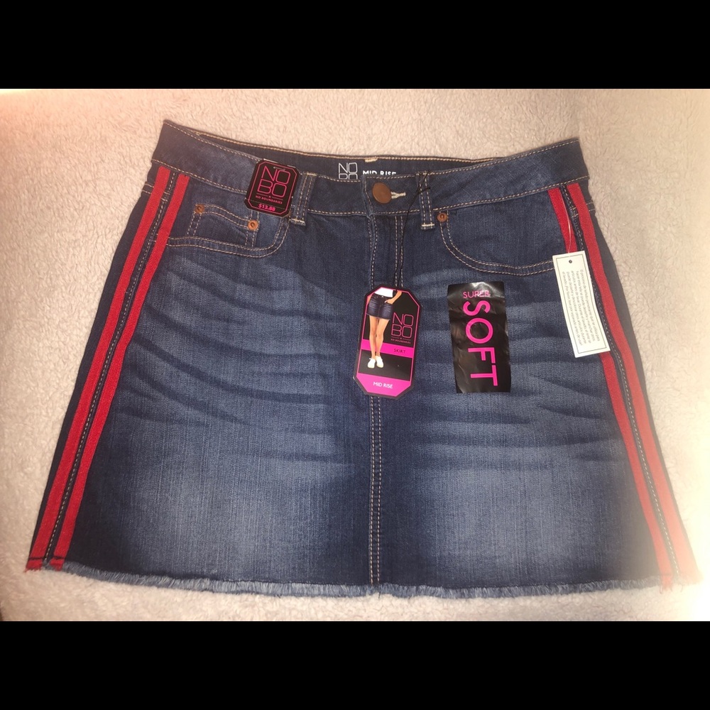 NOBO MID RISE SKIRT WITH RED DETAILS